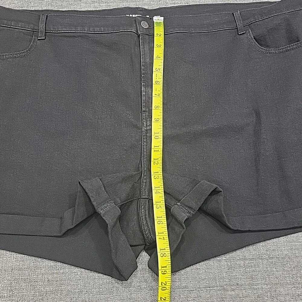 Old Navy Women's Mid Rise Shorts 28 Plus Size 4X Black Denim Shorts w Pockets